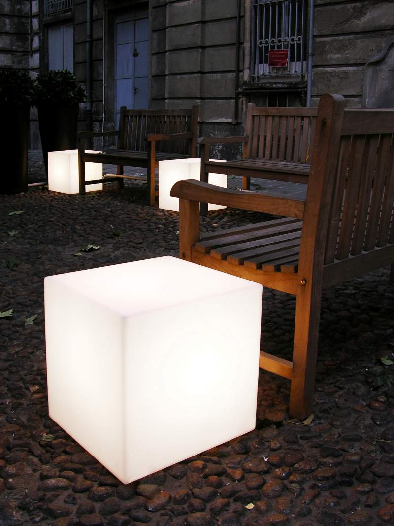 SLIDE- Cubo Design: SLIDE Studio lampada da terra
